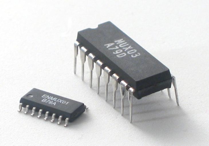 Smartec multiplexer for capacitor sensors